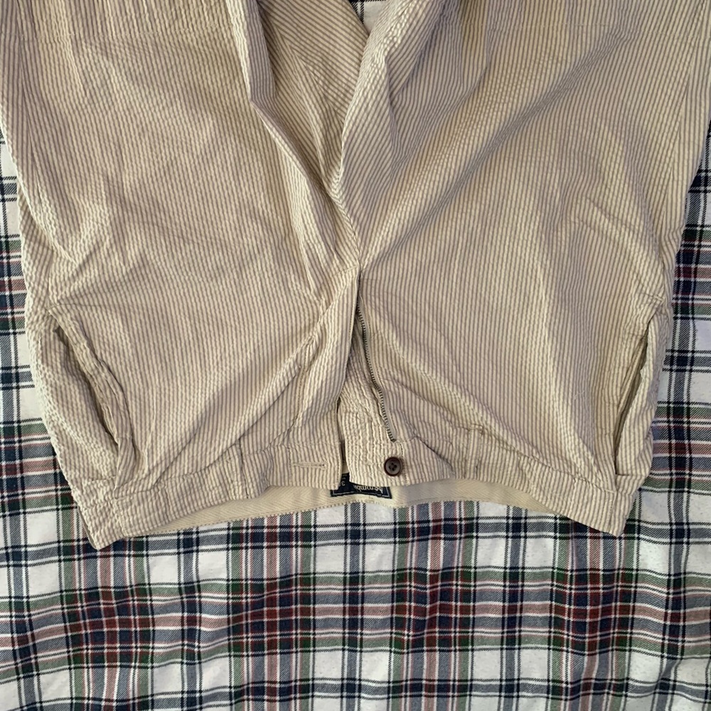 Shorts - Picture 2 of 4